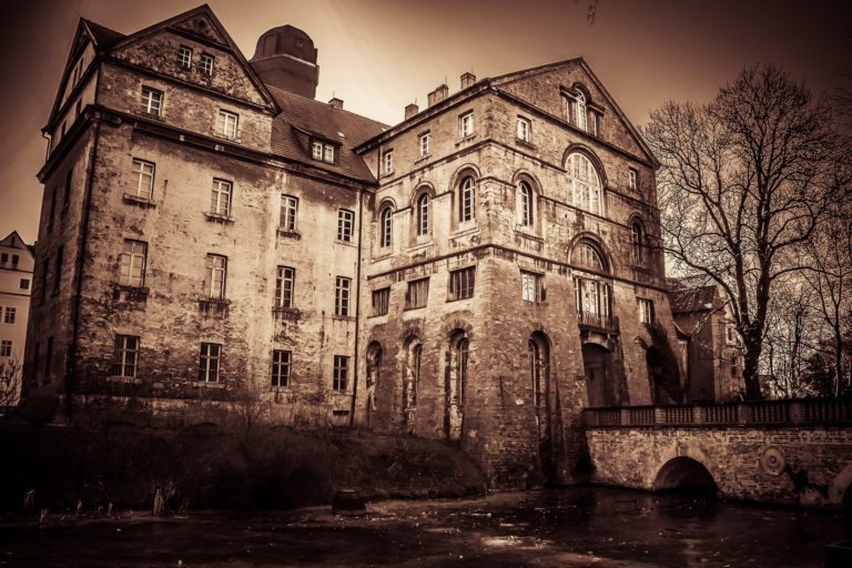 12 Haunted Places Around The World